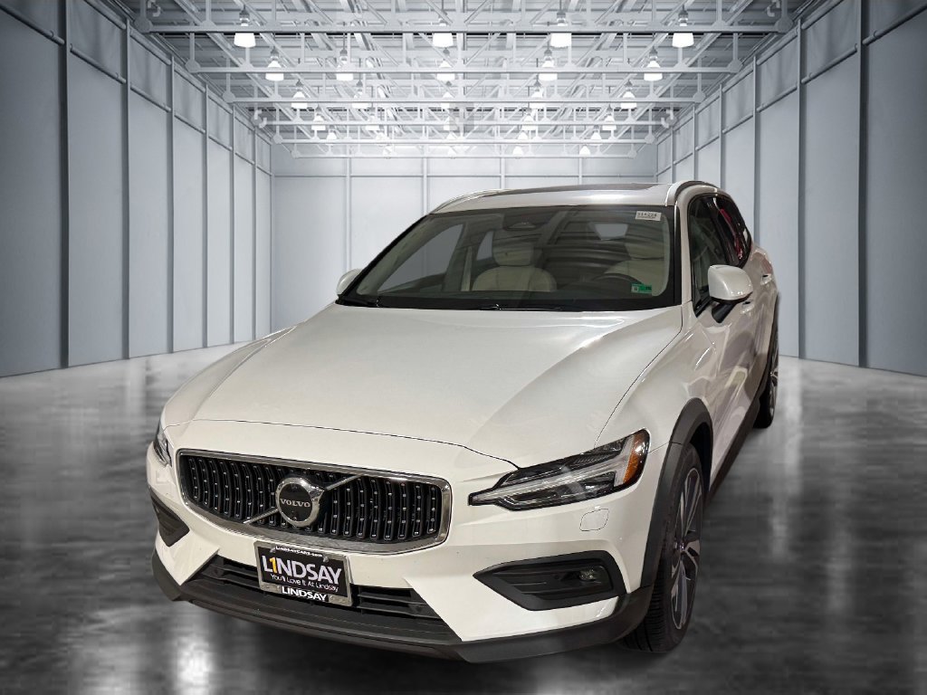 Used 2026 Volvo V60 B5 Cross Country Plus w/ Protection Package Premier AWD/4WD image 3