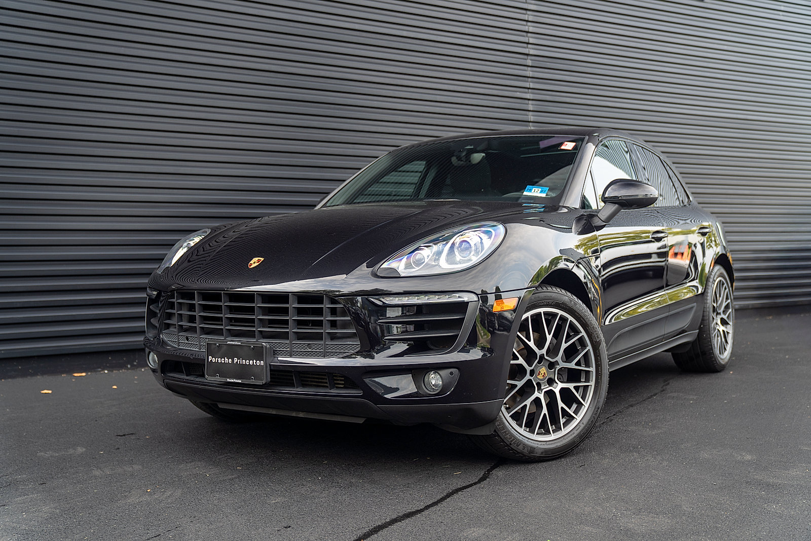 Used 2018 Porsche Macan Sport Edition AWD/4WD video 1