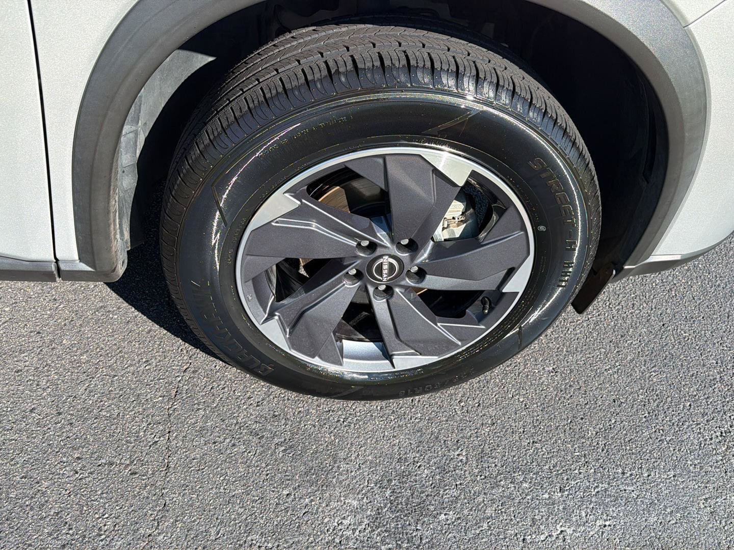 Used 2024 Nissan Rogue SV FWD image 39