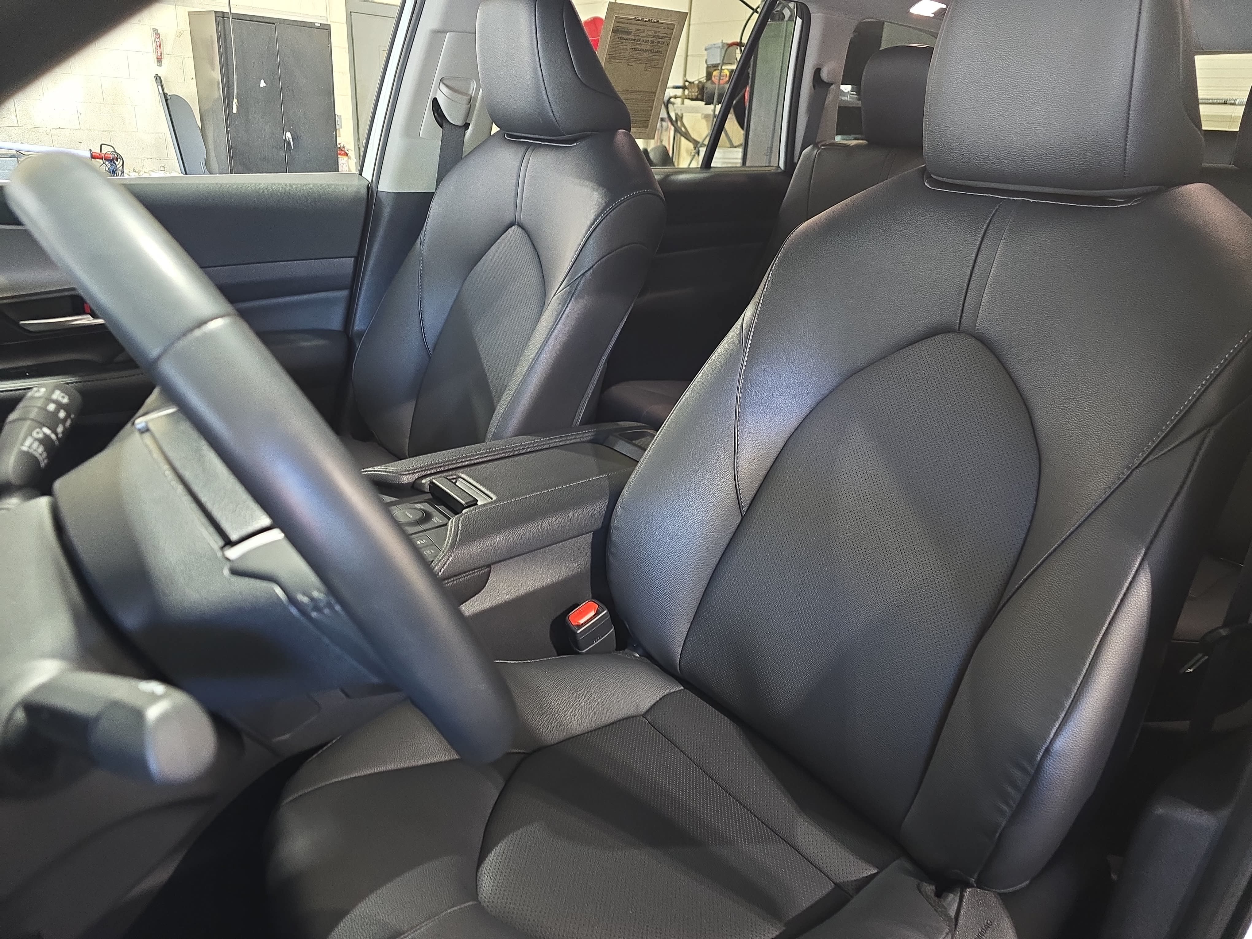 Used 2024 Toyota Grand Highlander AWD image 16
