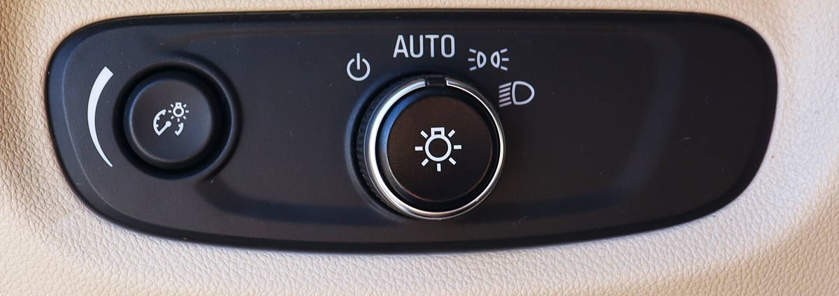 Used 2018 Buick Regal Preferred w/ Sights and Sounds Package FWD image 37