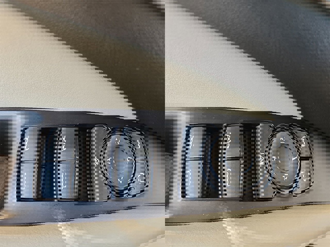 Used 2019 Buick Enclave Essence image 28