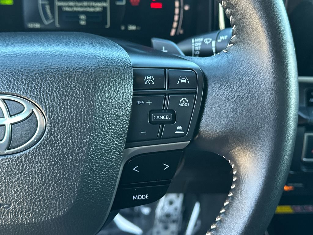 Used 2025 Toyota Camry SE image 23