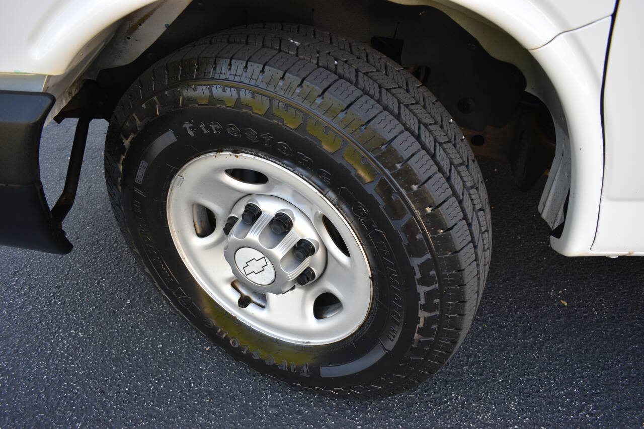 Used 2015 Chevrolet Express 2500 RWD image 42