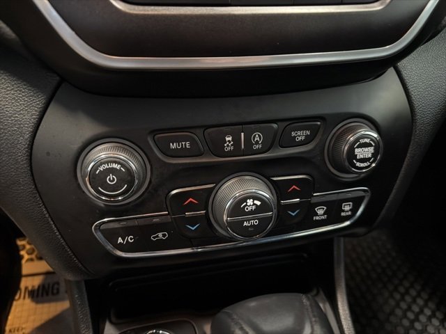 Used 2022 Jeep Cherokee Trailhawk w/ Comfort/Convenience Group image 23