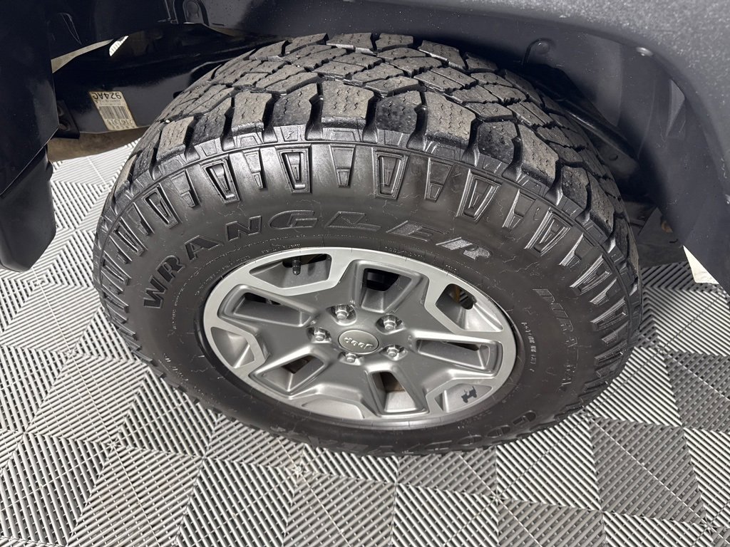 Used 2014 Jeep Wrangler Unlimited Rubicon w/ Max Tow Package image 18