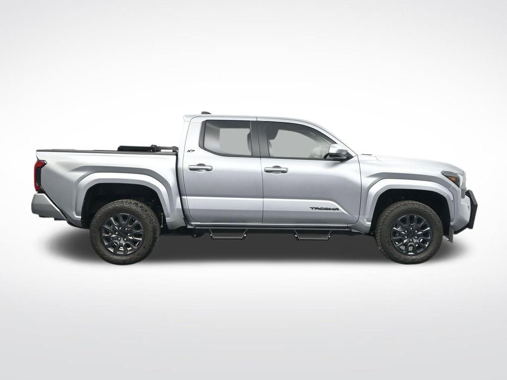 Used 2025 Toyota Tacoma SR5 AWD/4WD image 4