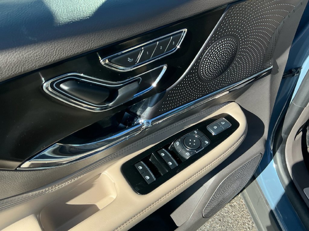 Certified 2024 Lincoln Corsair FWD image 16