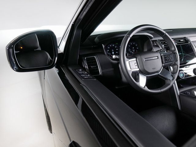 Certified 2025 Land Rover Discovery Dynamic SE AWD/4WD image 25