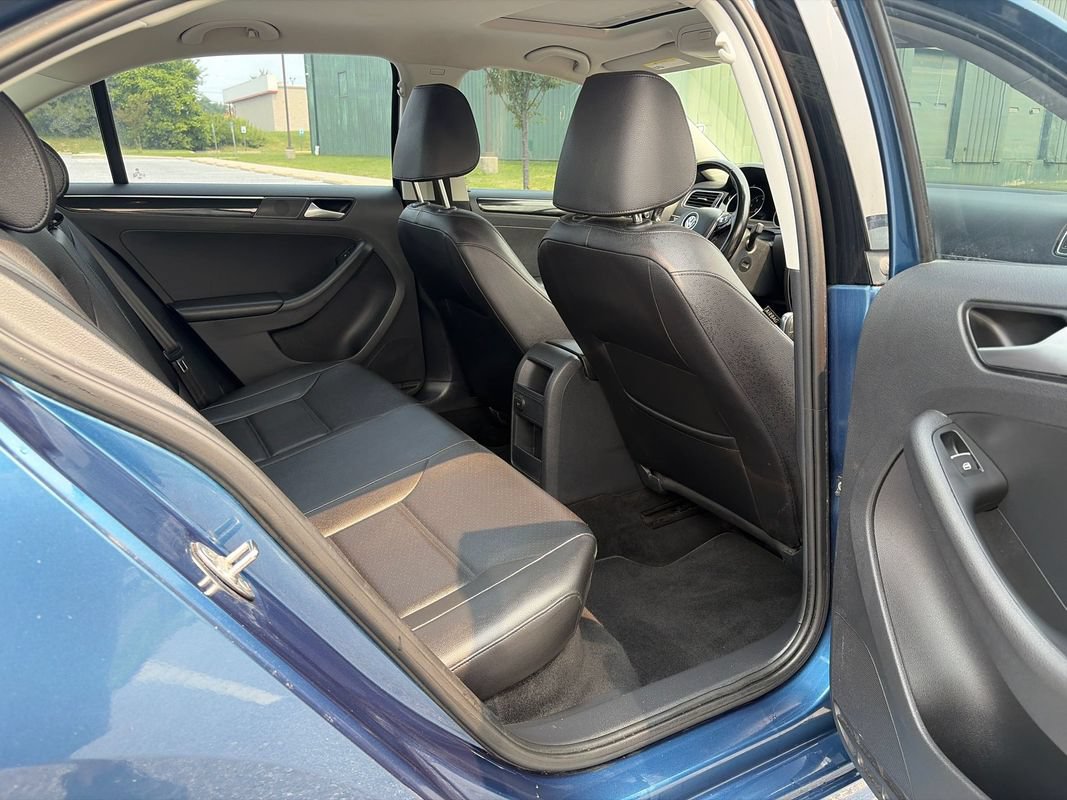 Used 2017 Volkswagen Jetta SEL FWD image 13