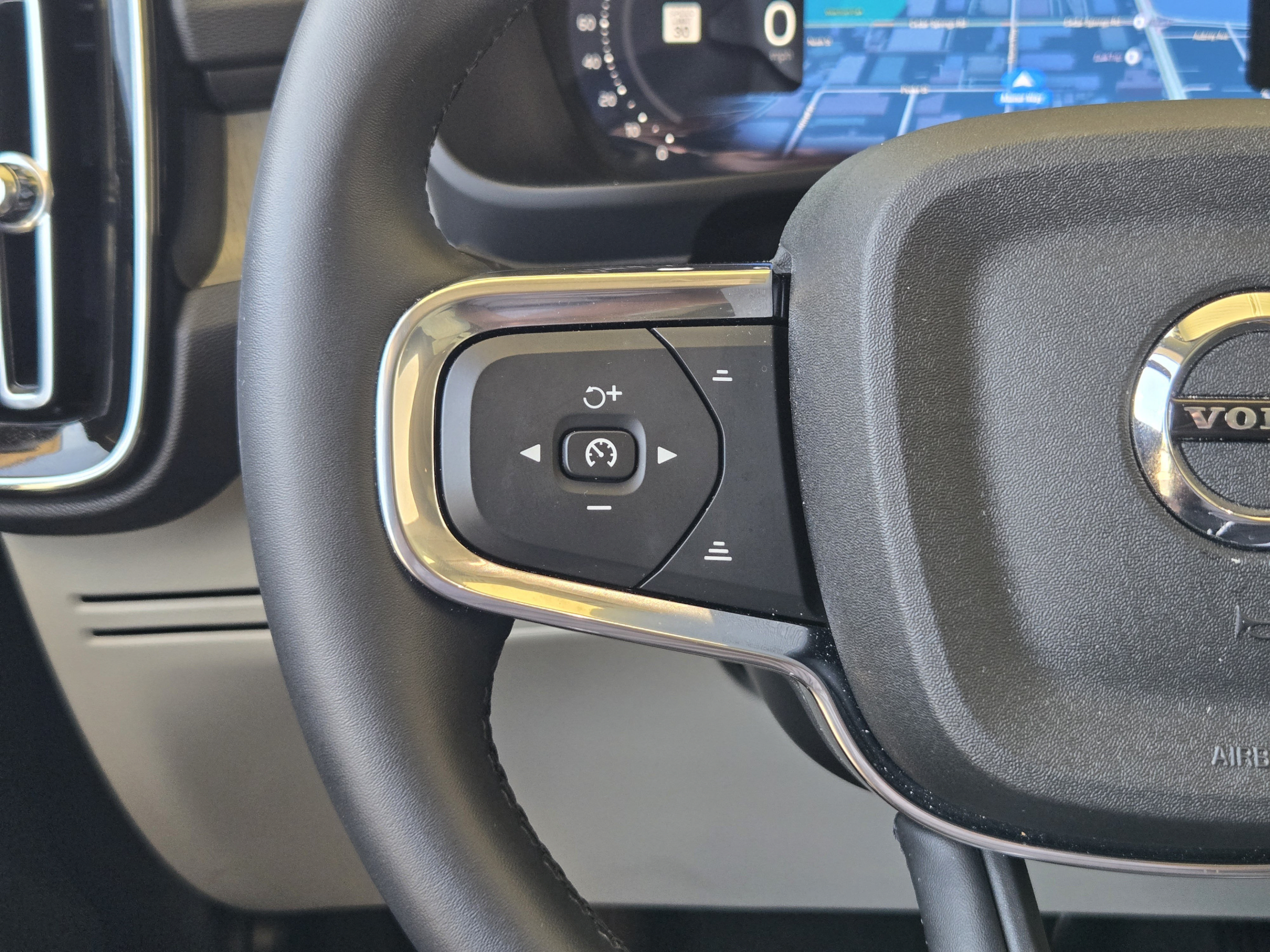 Used 2022 Volvo XC60 B5 Inscription w/ Advanced Package FWD image 27