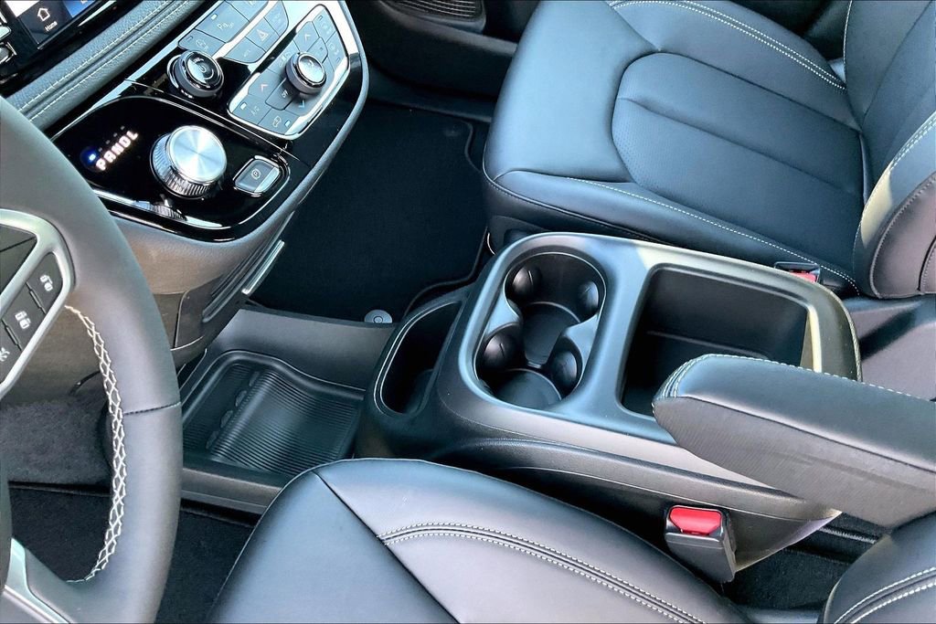 New 2026 Chrysler Pacifica Select FWD image 8
