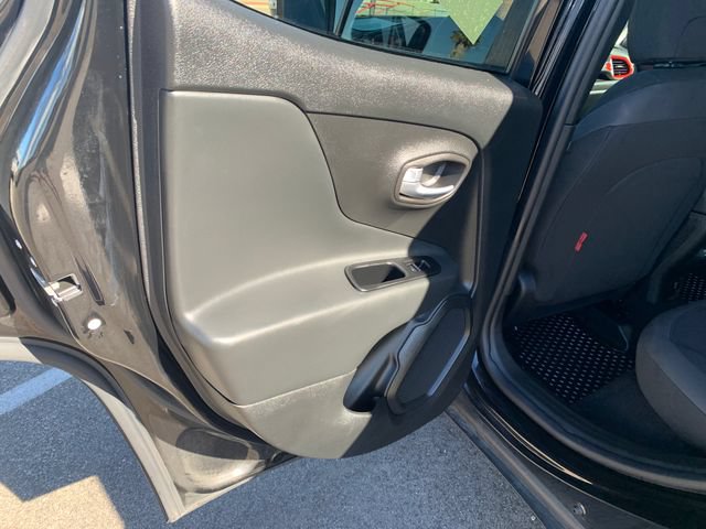 Used 2019 Jeep Renegade Trailhawk AWD/4WD image 19