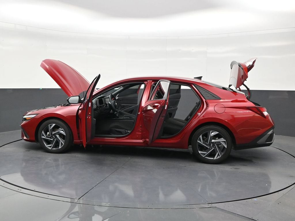 Used 2025 Hyundai Elantra Sport FWD image 30
