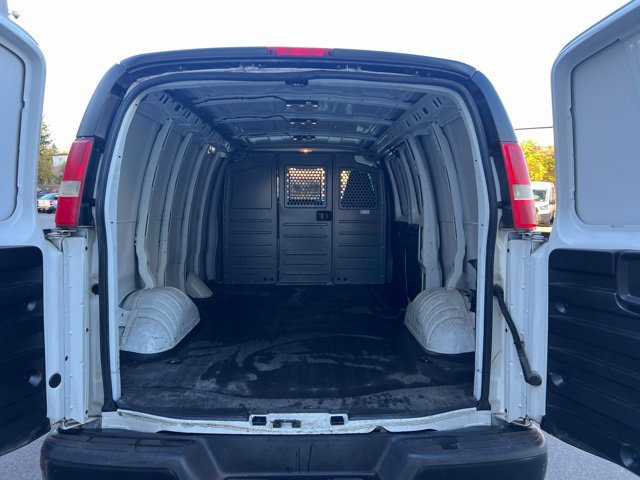 Used 2017 Chevrolet Express 2500 RWD image 16