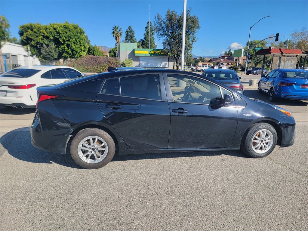 Used 2020 Toyota Prius LE image 4