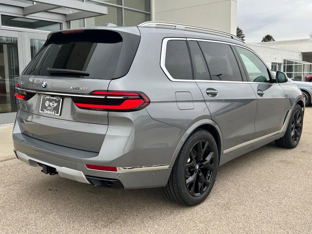 New 2025 BMW X7 xDrive40i image 3