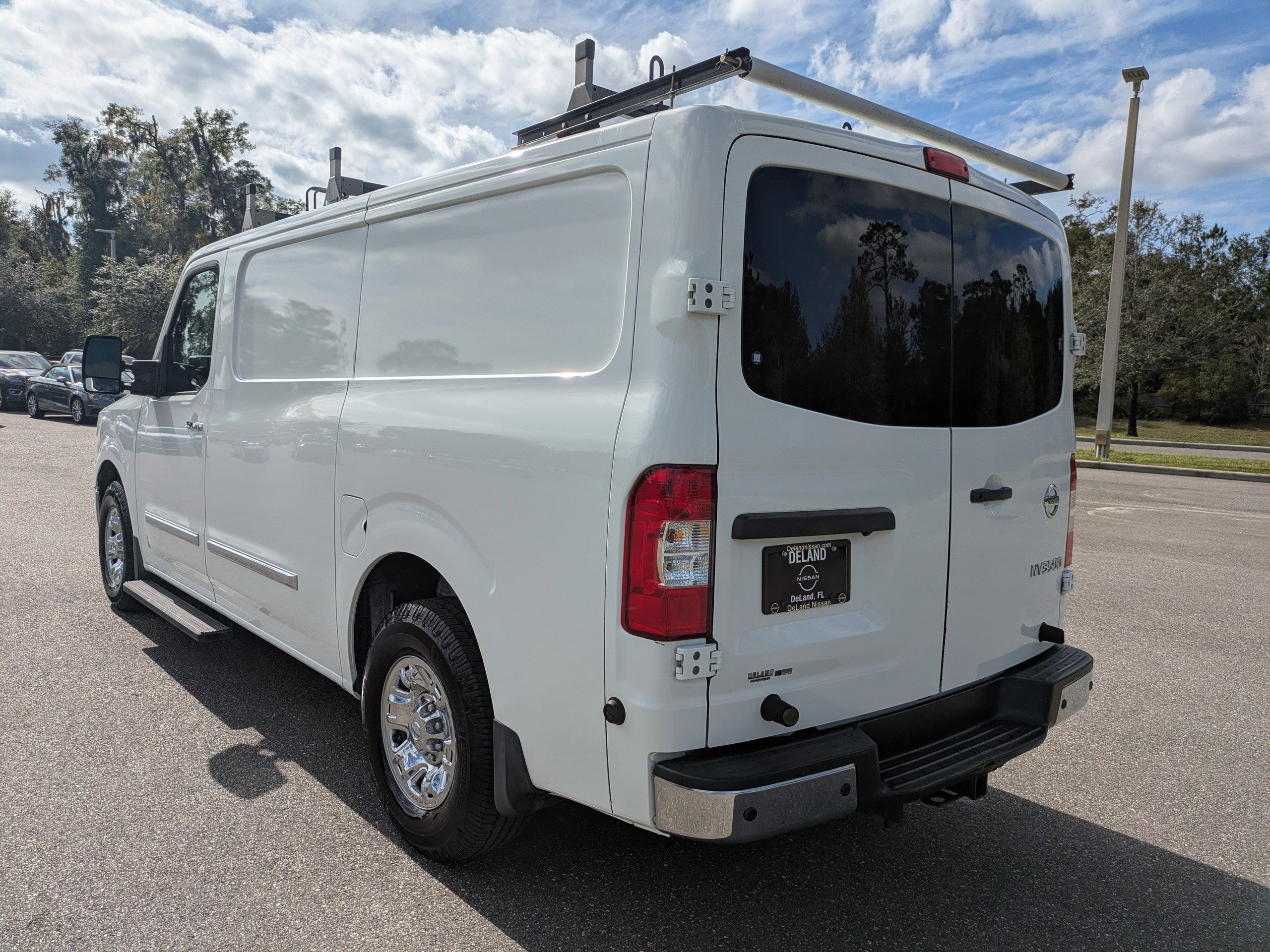 Used 2018 Nissan NV 3500 SL w/ Navigation Package image 6