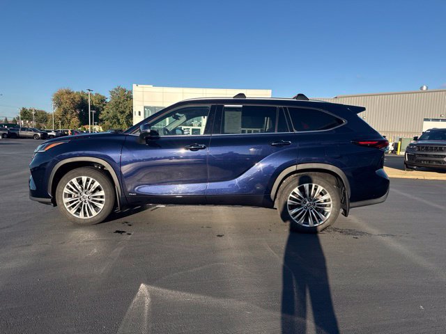 Used 2025 Toyota Highlander Platinum AWD/4WD image 4
