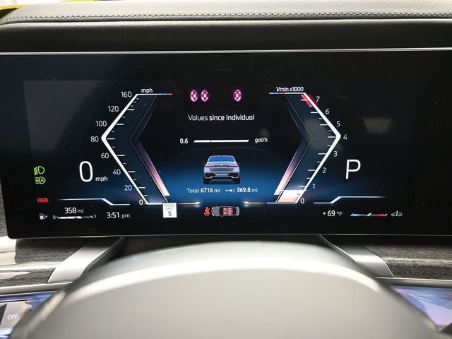 Used 2025 BMW 740i image 10