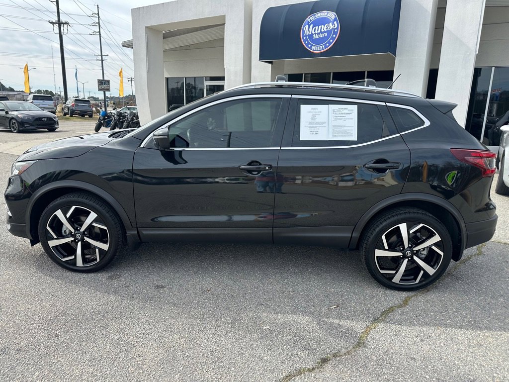Used 2022 Nissan Rogue Sport SL w/ Premium Package image 2