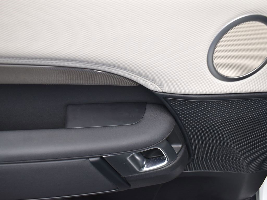 Used 2023 Land Rover Discovery HSE R-Dynamic image 14