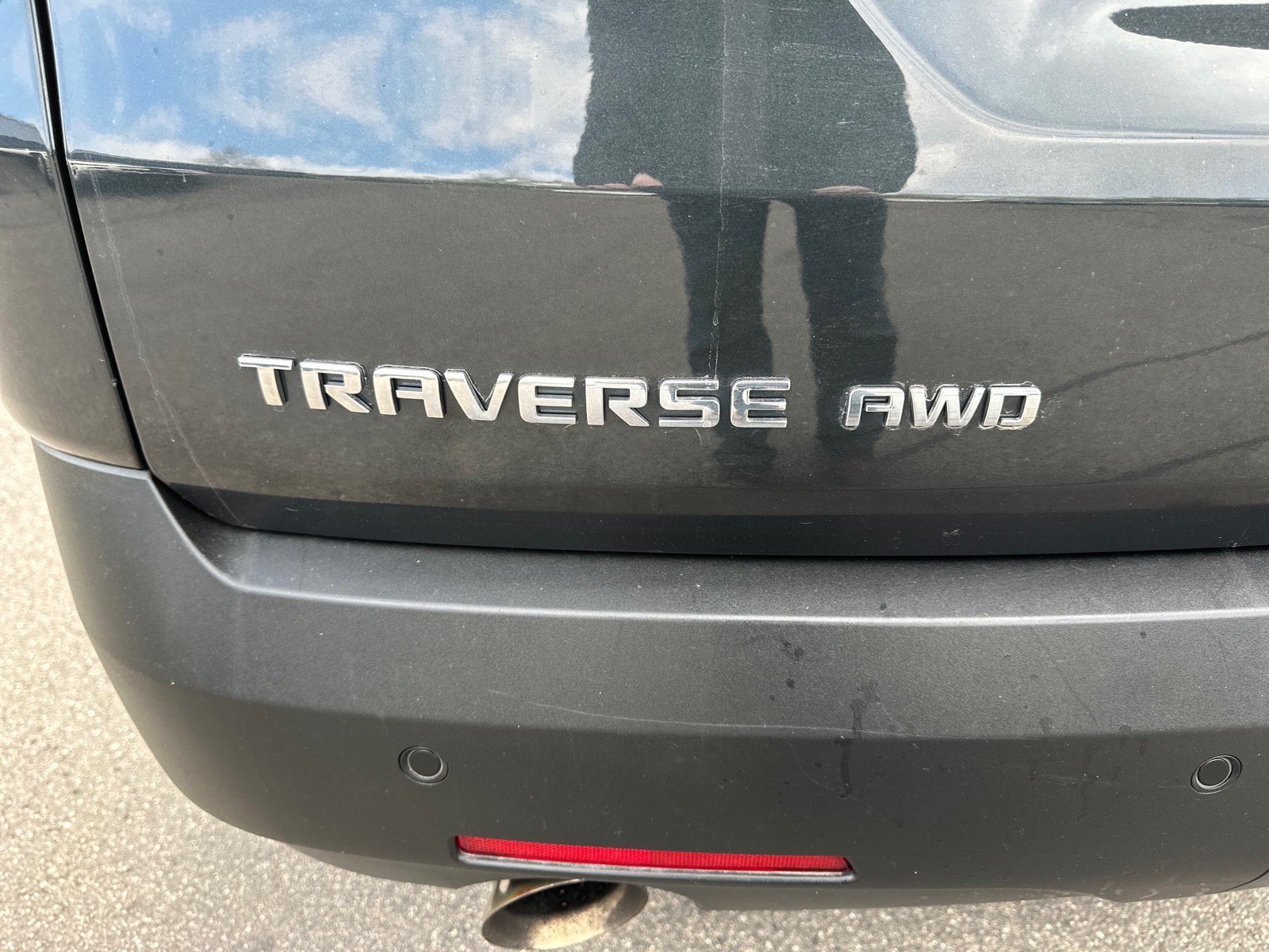 Used 2021 Chevrolet Traverse LT w/ LPO, 'HIT The Road' Package AWD/4WD image 13