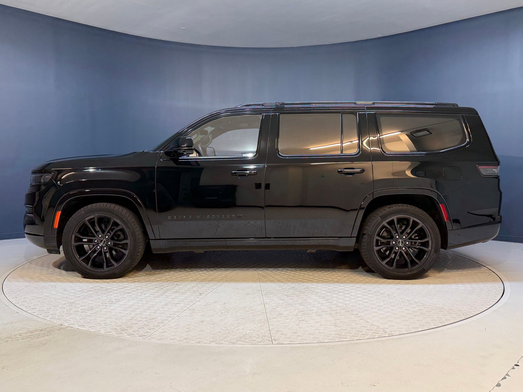 Used 2023 Jeep Grand Wagoneer Series III w/ Quick Order Packagew 28T AWD/4WD image 2