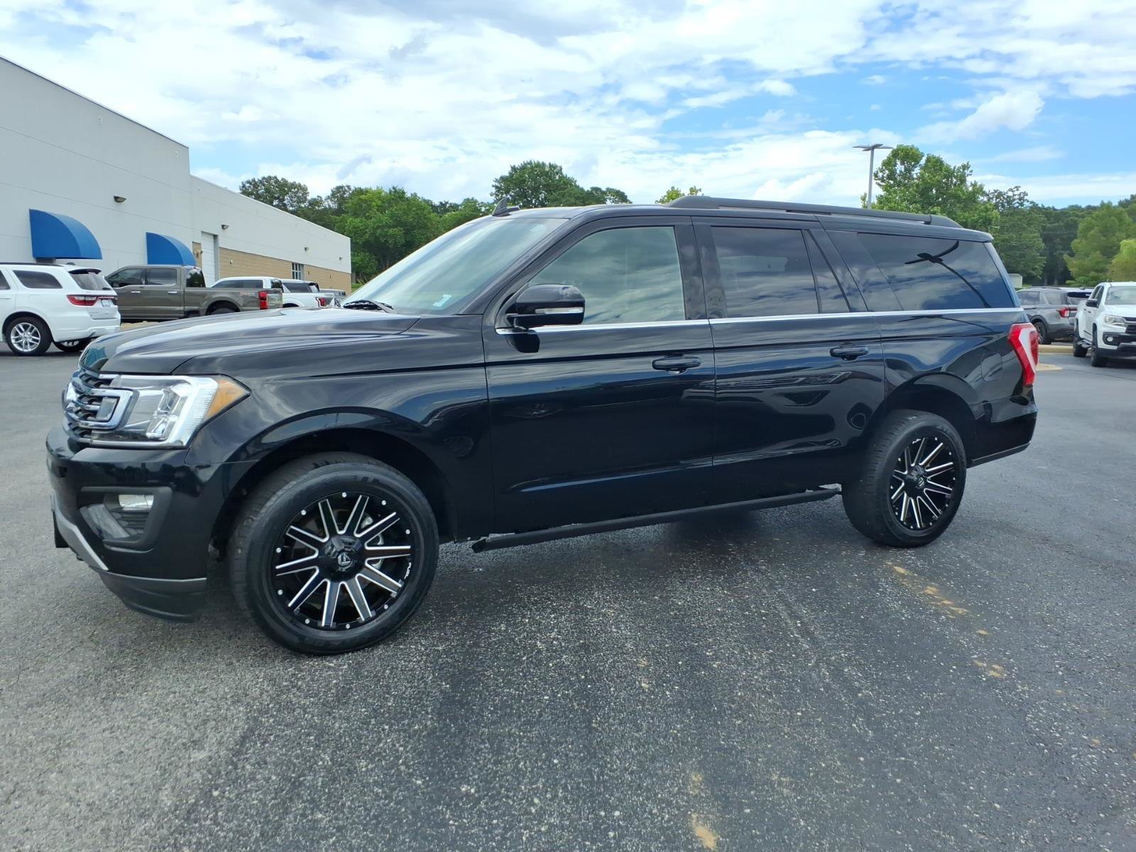 Used 2020 Ford Expedition Max XLT w/ Equipment Group 202A AWD/4WD image 3