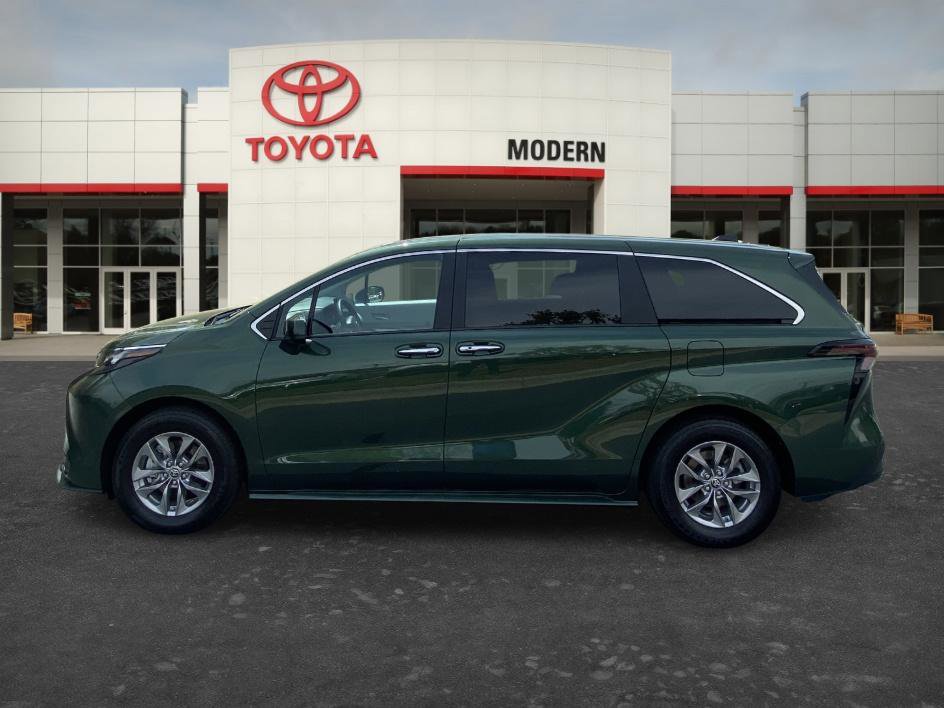 Certified 2025 Toyota Sienna XLE FWD image 7
