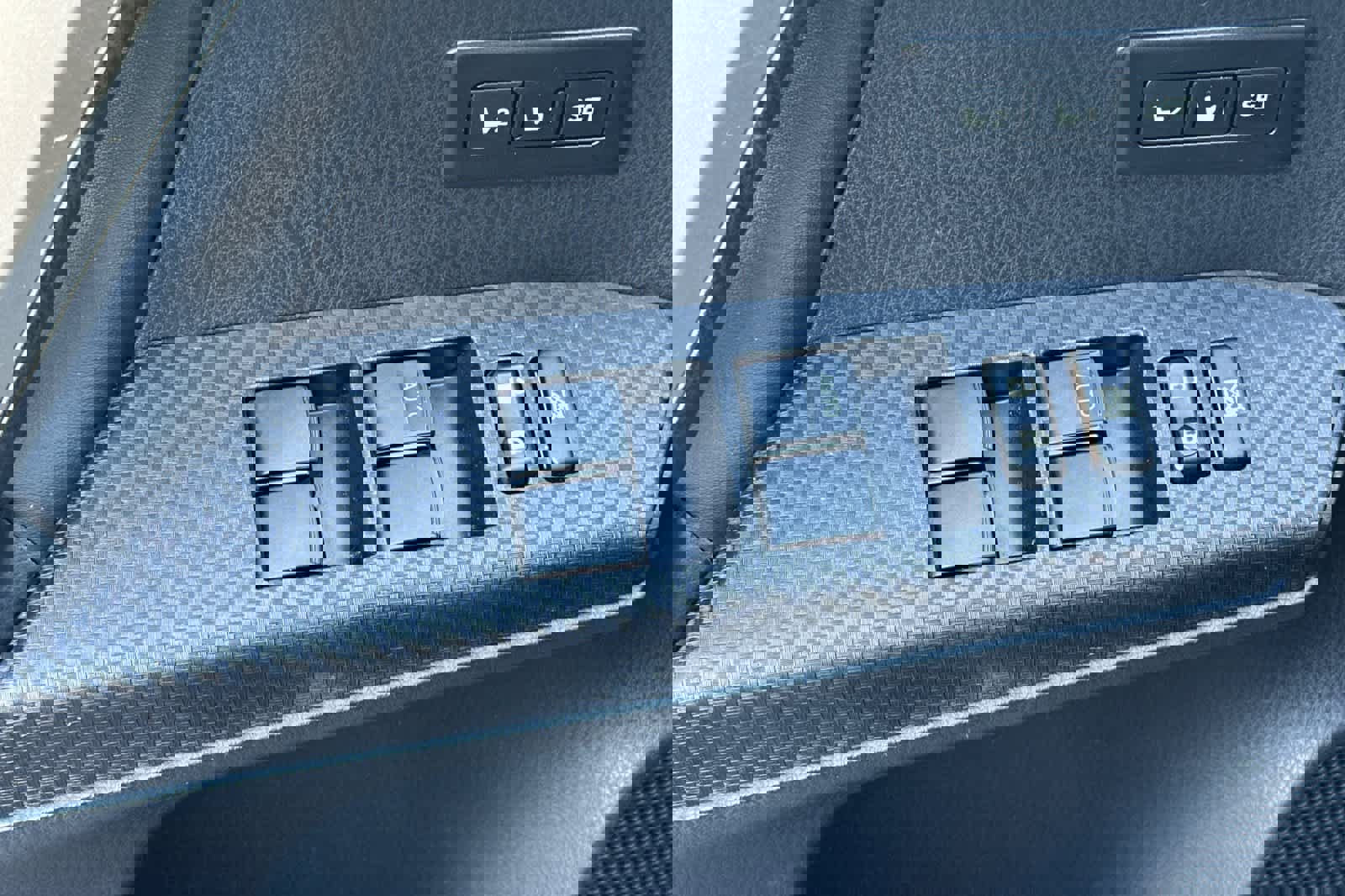 Used 2014 Toyota RAV4 Limited image 13