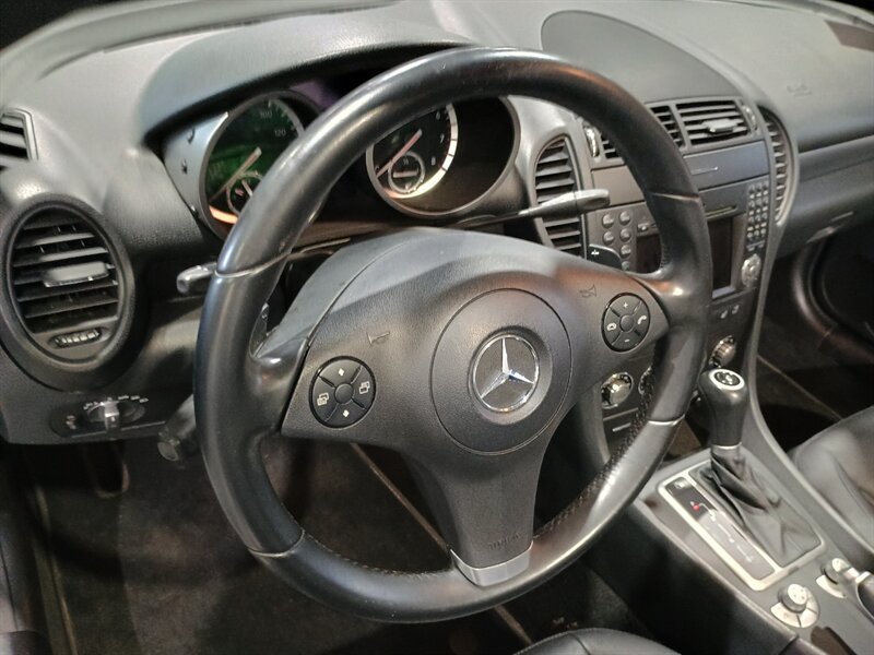 Used 2011 Mercedes-Benz SLK 300 image 22