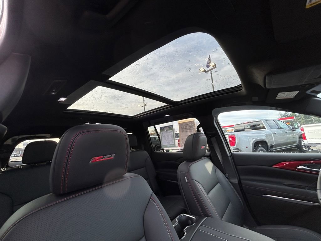 Used 2025 Chevrolet Traverse Z71 image 27