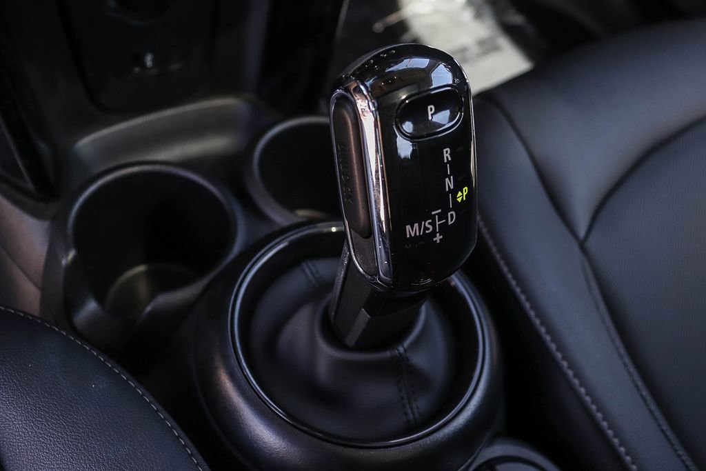 Used 2024 MINI Cooper 2-Door Hardtop FWD image 31