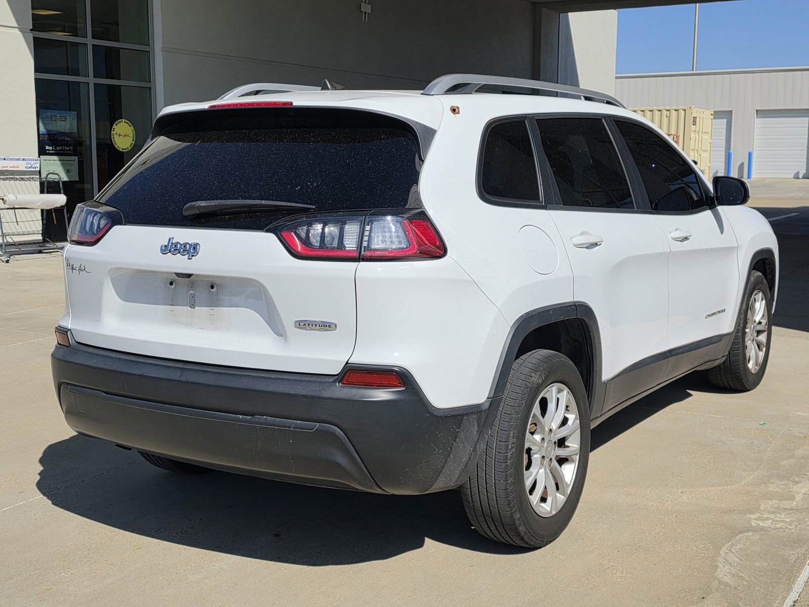 Used 2021 Jeep Cherokee Latitude w/ Mopar Interior Package image 4
