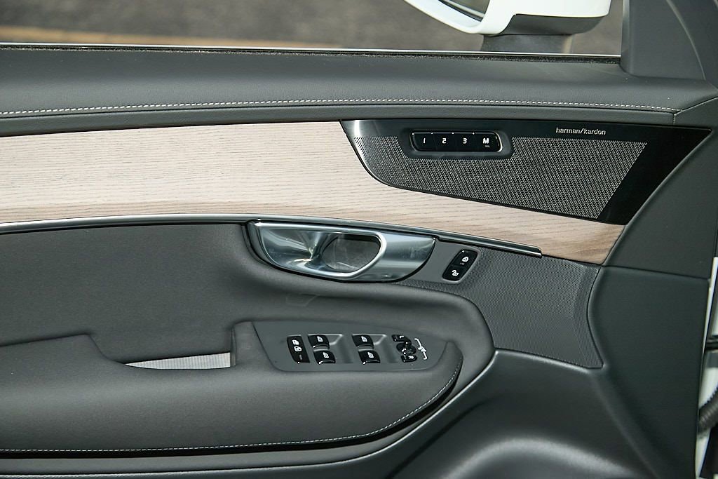 New 2026 Volvo XC90 B6 Plus w/ Protection Package image 11