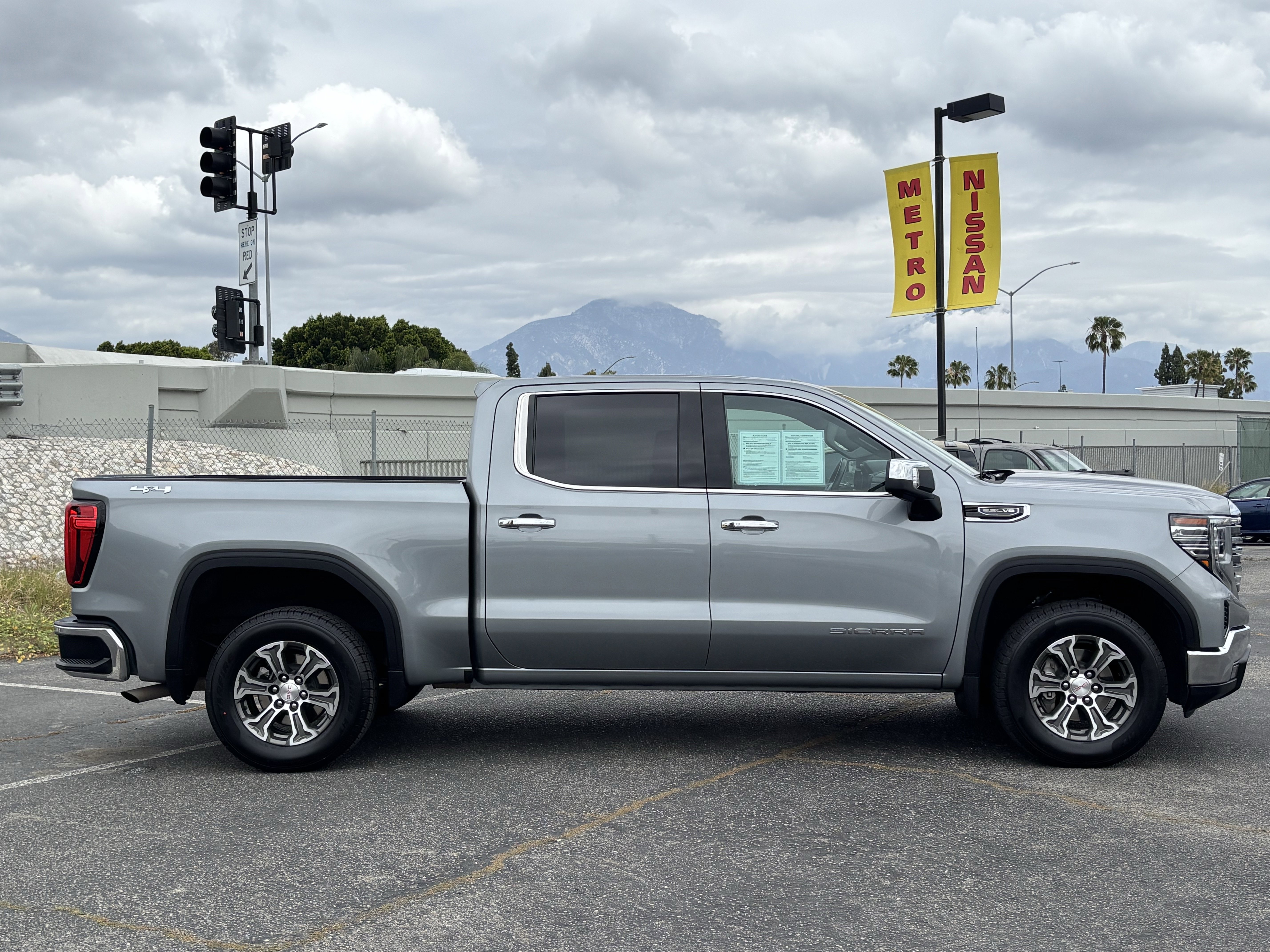 Used 2025 GMC Sierra 1500 SLT AWD/4WD image 2