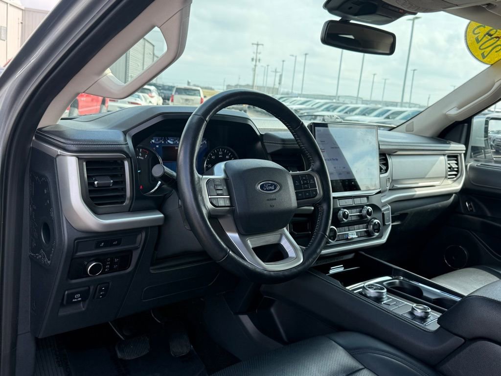 Used 2023 Ford Expedition Max XLT image 4