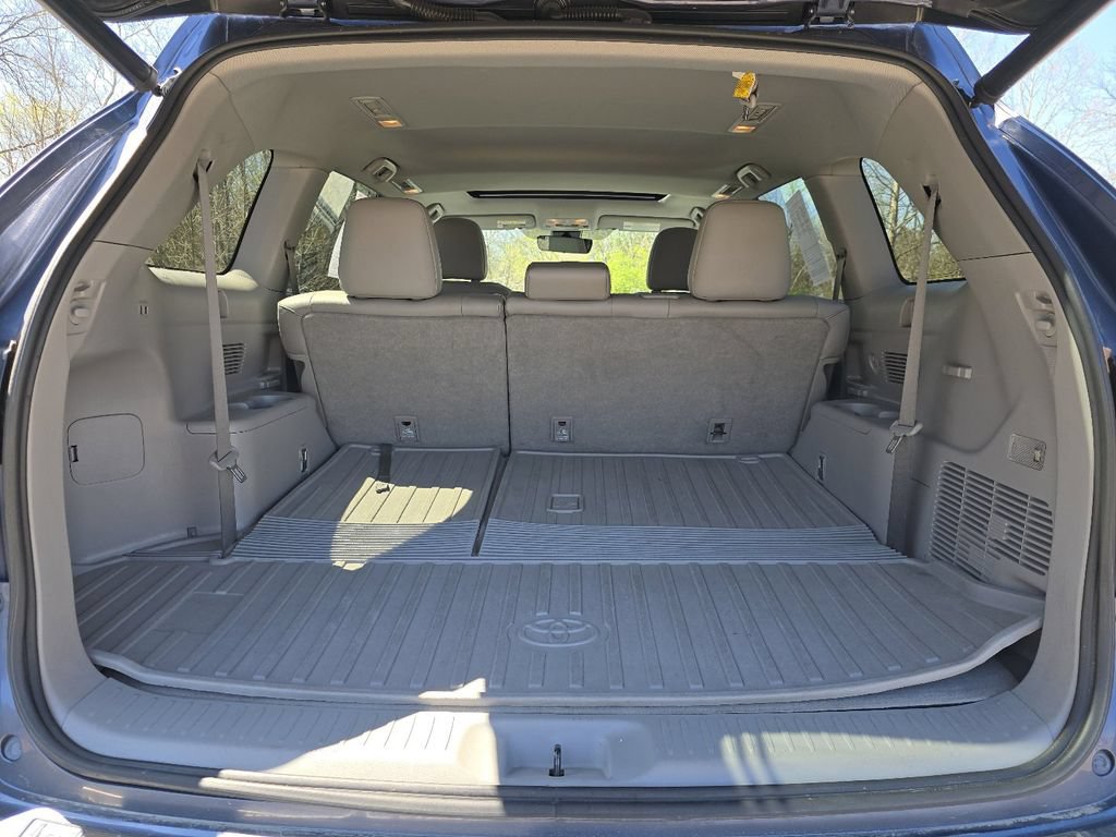 Used 2019 Toyota Highlander XLE AWD/4WD image 18