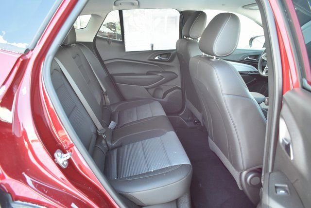 Used 2025 Chevrolet Trax LT w/ LT Convenience Package image 38