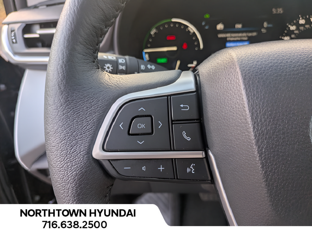 Used 2026 Toyota Sienna XLE FWD image 26