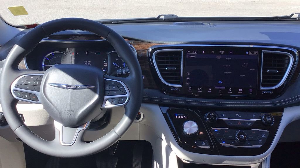 Used 2023 Chrysler Pacifica Limited image 18