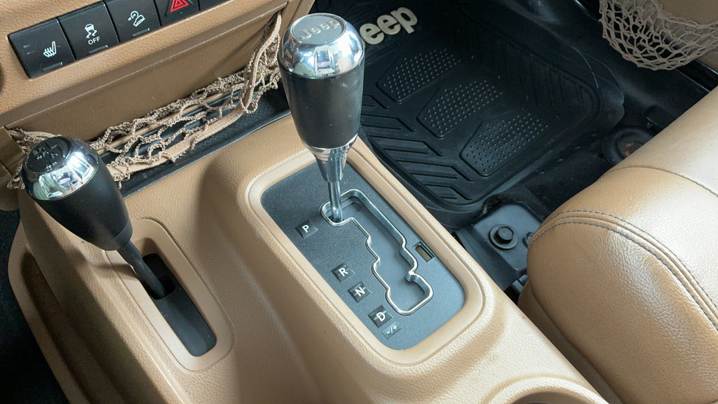 Used 2012 Jeep Wrangler Unlimited Sahara w/ Connectivity Group AWD/4WD image 14