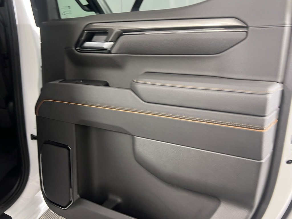 Used 2025 GMC Sierra 1500 AT4 image 27