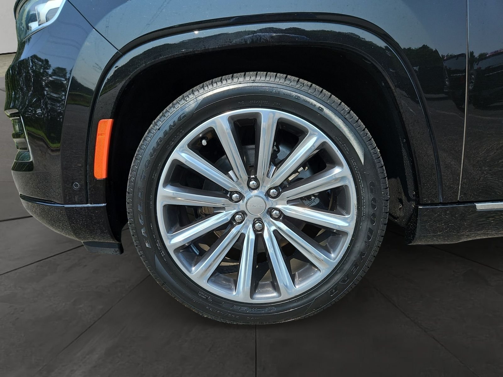 Used 2022 Jeep Grand Wagoneer Series II AWD/4WD image 14
