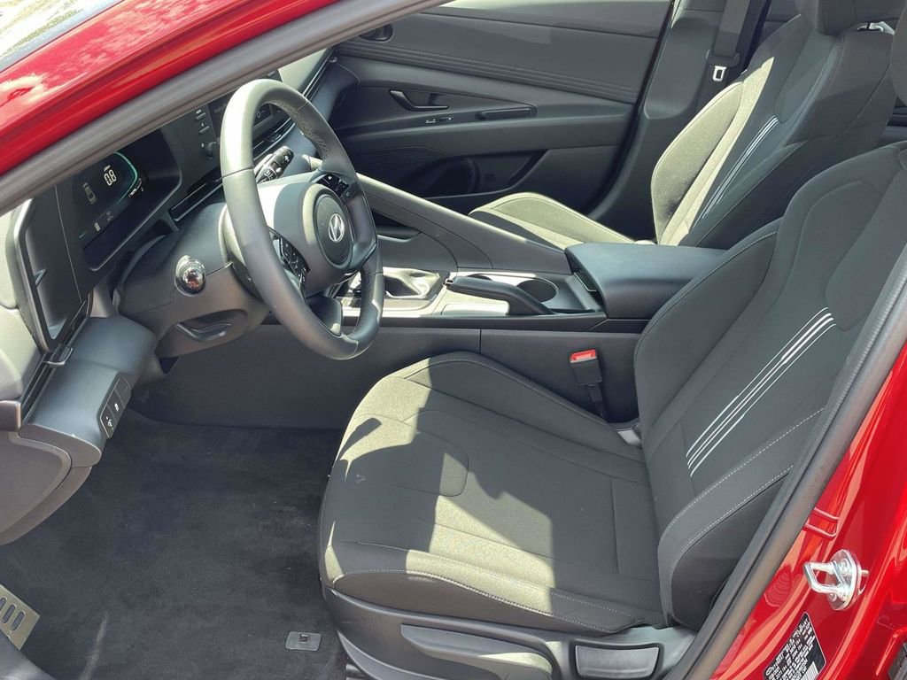 Certified 2025 Hyundai Elantra Sport image 12