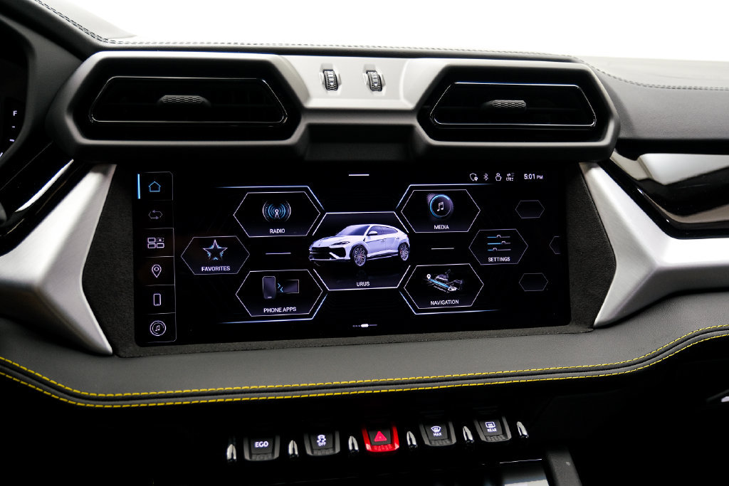 Used 2025 Lamborghini Urus SE AWD/4WD image 32