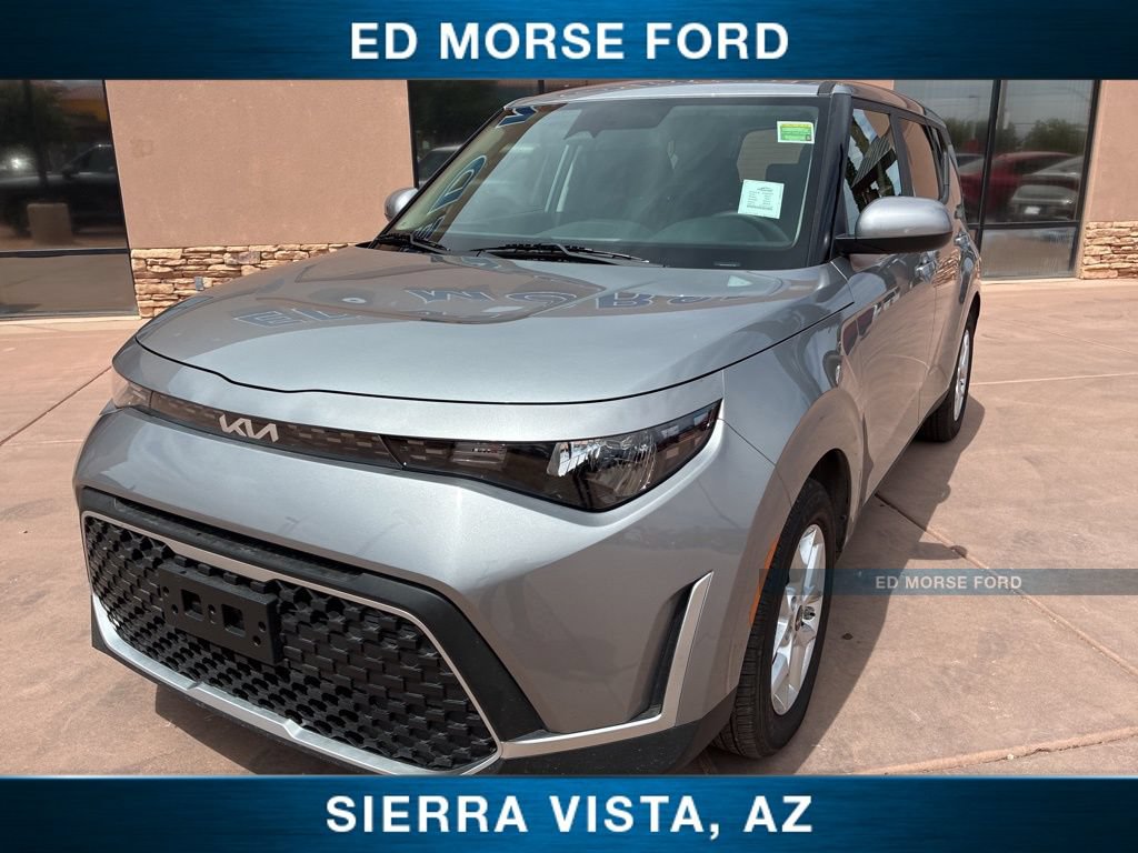 Certified 2025 Kia Soul LX FWD image 2