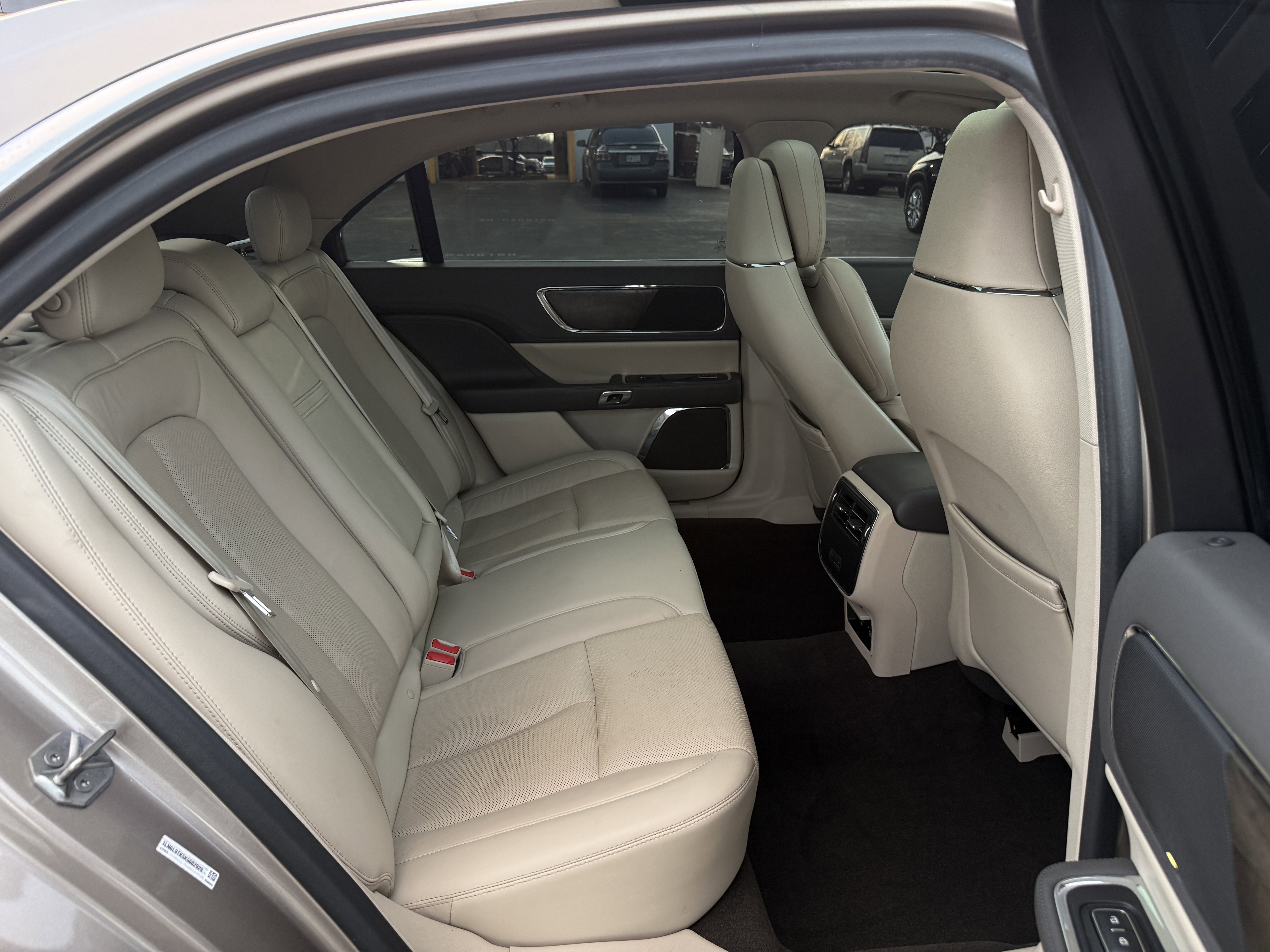 Used 2019 Lincoln Continental Select w/ Continental Climate Package image 33