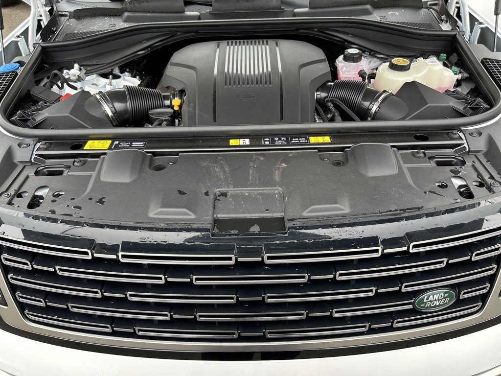 New 2025 Land Rover Range Rover SE image 29